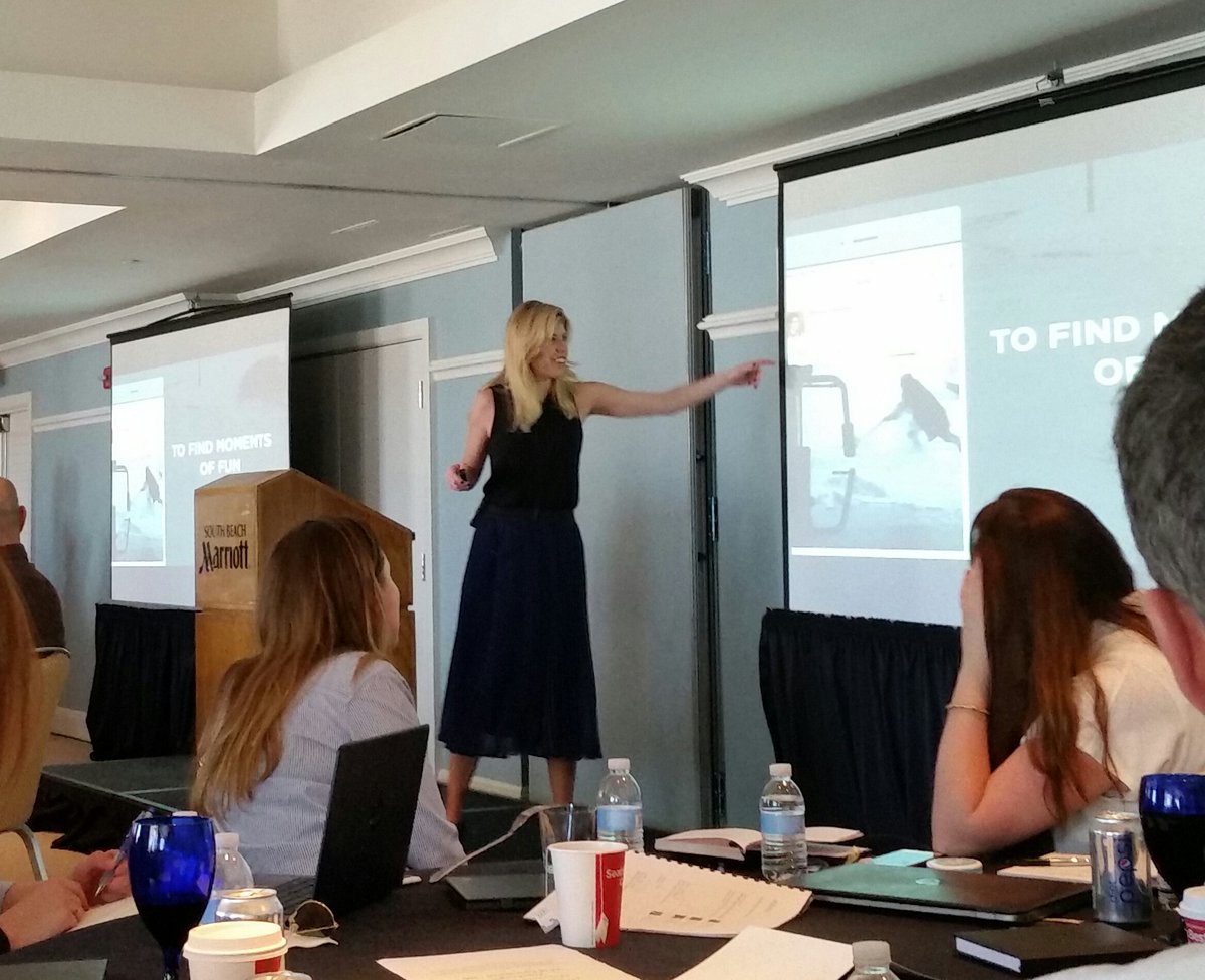 Starcom_STS's tweet photo. Twitter's @sminero inspires us with tips on mobile storytelling #STSGlobalSummit https://t.co/gsKyyflnHm