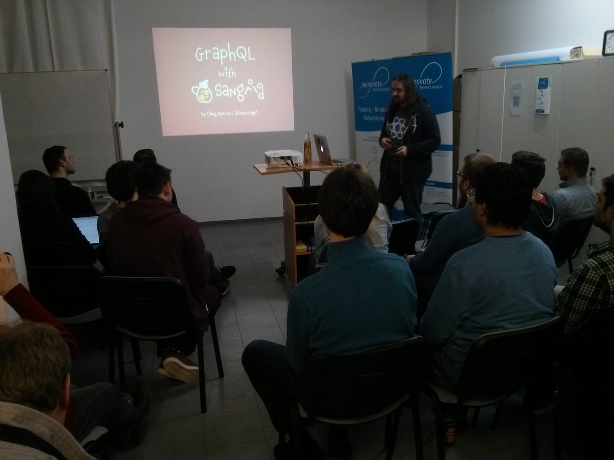 PlayBerlinUG's tweet photo. 2nd talk about @GraphQL and sangria from @easyangel https://t.co/JgffHyrcVb