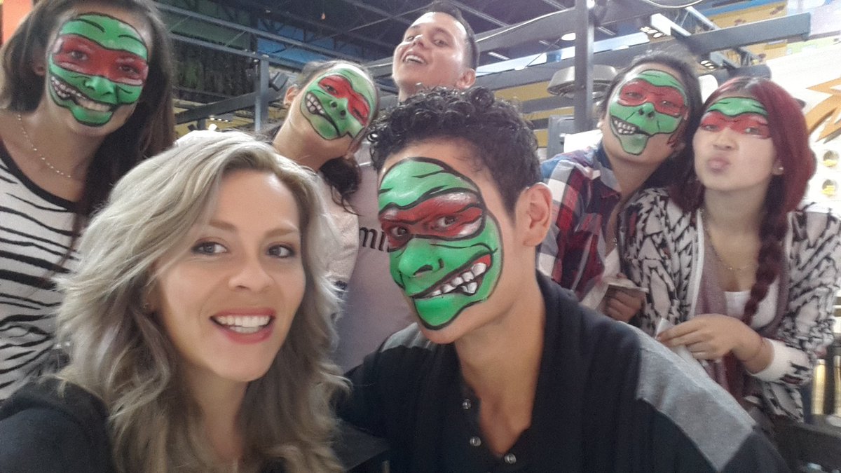LiliBonil's tweet photo. Llena de ninja tortugas y la mejor actitud! Capacitación @CooldeSacCo #classmakeup #artist #makeupfun https://t.co/aDlGXeG87q
