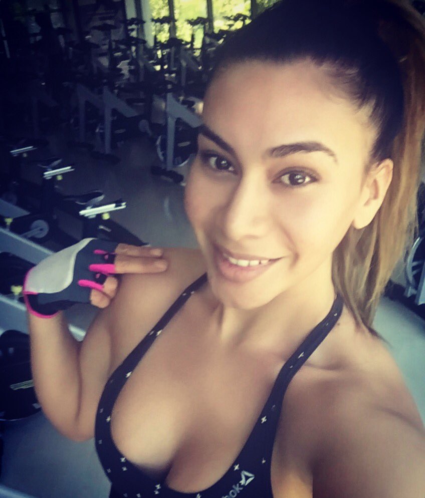 BarrientosNadia's tweet photo. Hoy se entrena!!!! 👊🏼💥💪🏼💥💥 #queexplotelacuestion #o2kennedy #fitgirl #fit #powertime #trainigtime #me https://t.co/rWnHv7GIvY