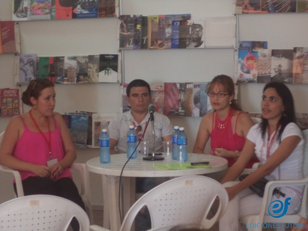 EditorialUCI's tweet photo. #LaFoto | Conferencia “Edición digital y productos multimedia” en #StandUCI en #FILCuba2016  cc @universidad_uci https://t.co/gE6TbvOrsZ