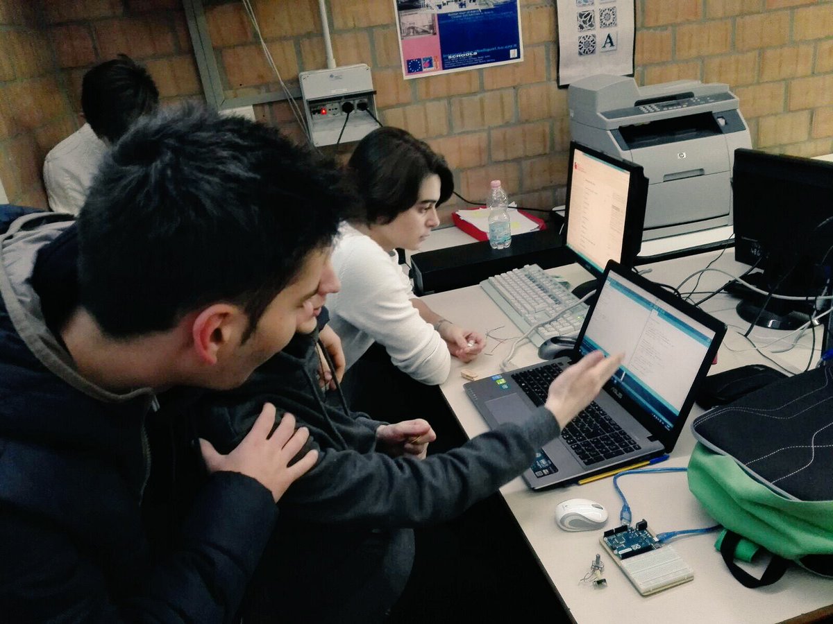 schoolmakerday's tweet photo. #schoolmakerday #belluzzi #Arduino @Fg golinelli https://t.co/JAORT5iyUn