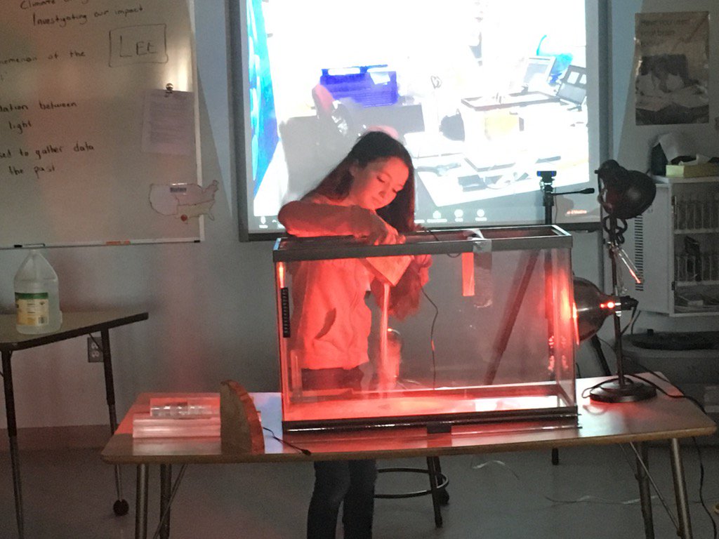 cpalmer0608's tweet photo. 7th grade studying the #GreenHouseEffect w/@cilcorg  #sustainability #bfairfax #fwsu #floatingbubbles #globalwarming https://t.co/BeCTMsGM24
