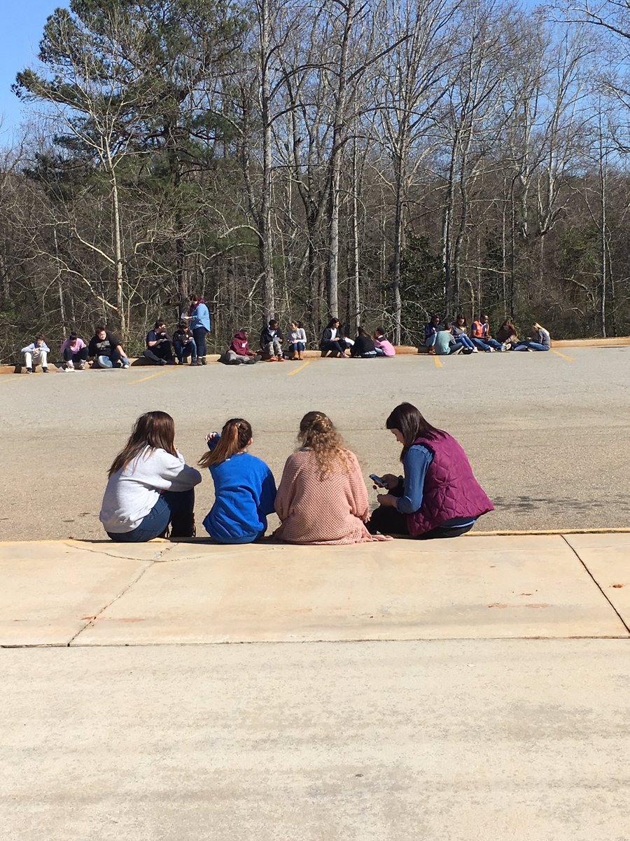 mphsctae's tweet photo. Celebrating the beautiful weather while learning about both digital learning and insurance. #CTAEweek https://t.co/7PJXJjCRQH