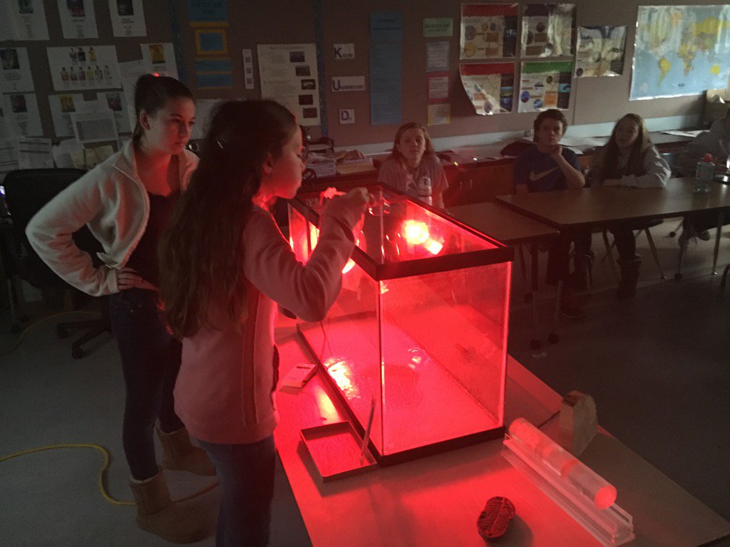 cpalmer0608's tweet photo. 7th grade studying the #GreenHouseEffect w/@cilcorg  #sustainability #bfairfax #fwsu #floatingbubbles #globalwarming https://t.co/pFp4hG7o4a