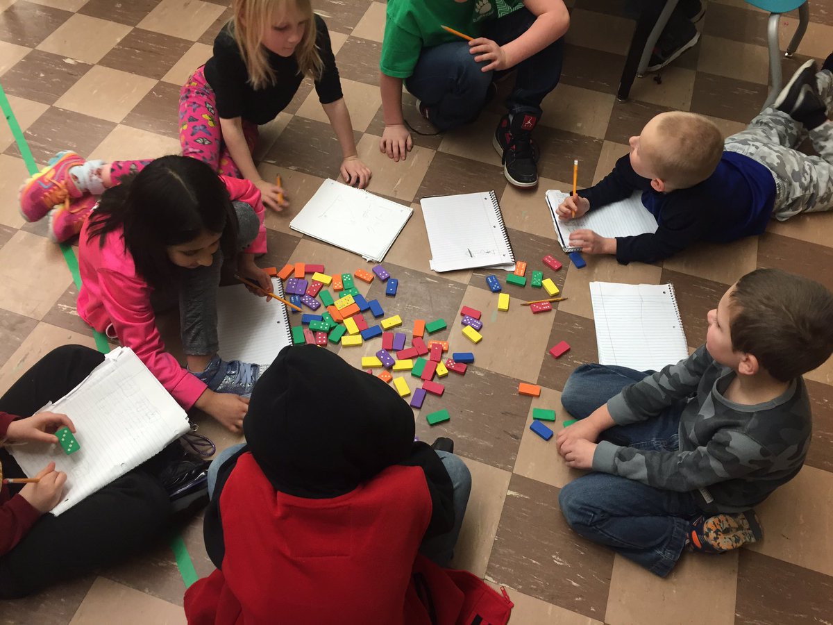 MrsNicholCoach's tweet photo. @WalkersKinders 1st graders know their #routinesandprocedures for math workshop to #practiceanddeepen knowledge! https://t.co/4Pl6A6Rs2H