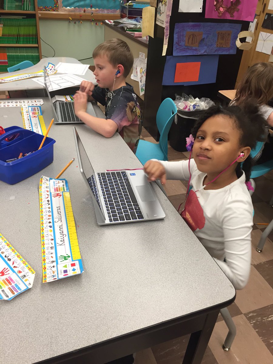 MrsNicholCoach's tweet photo. @WalkersKinders 1st graders know their #routinesandprocedures for math workshop to #practiceanddeepen knowledge! https://t.co/4Pl6A6Rs2H