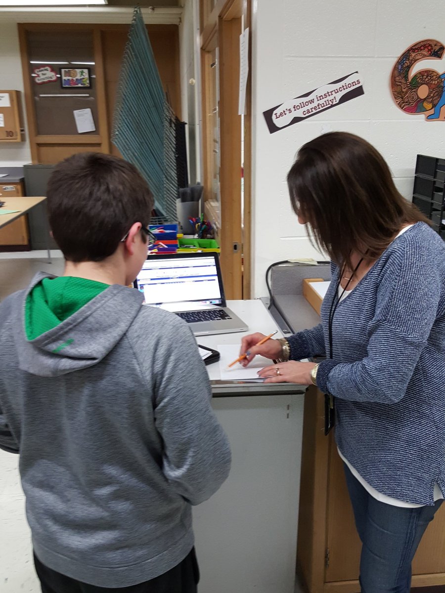 MaryAnnTurek's tweet photo. Art is smart for chippewa! #62learns #62cms https://t.co/OQeyN5qB9b