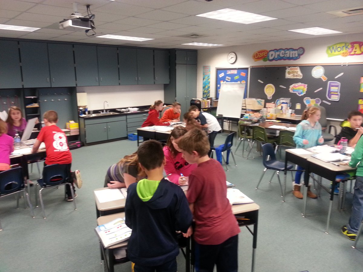 MrJakeTodd's tweet photo. Fractions to decimals and decimals to fractions races to end the day...🏁 #StopDropnTweet #bethel #jcde https://t.co/PGXVEV5Gob