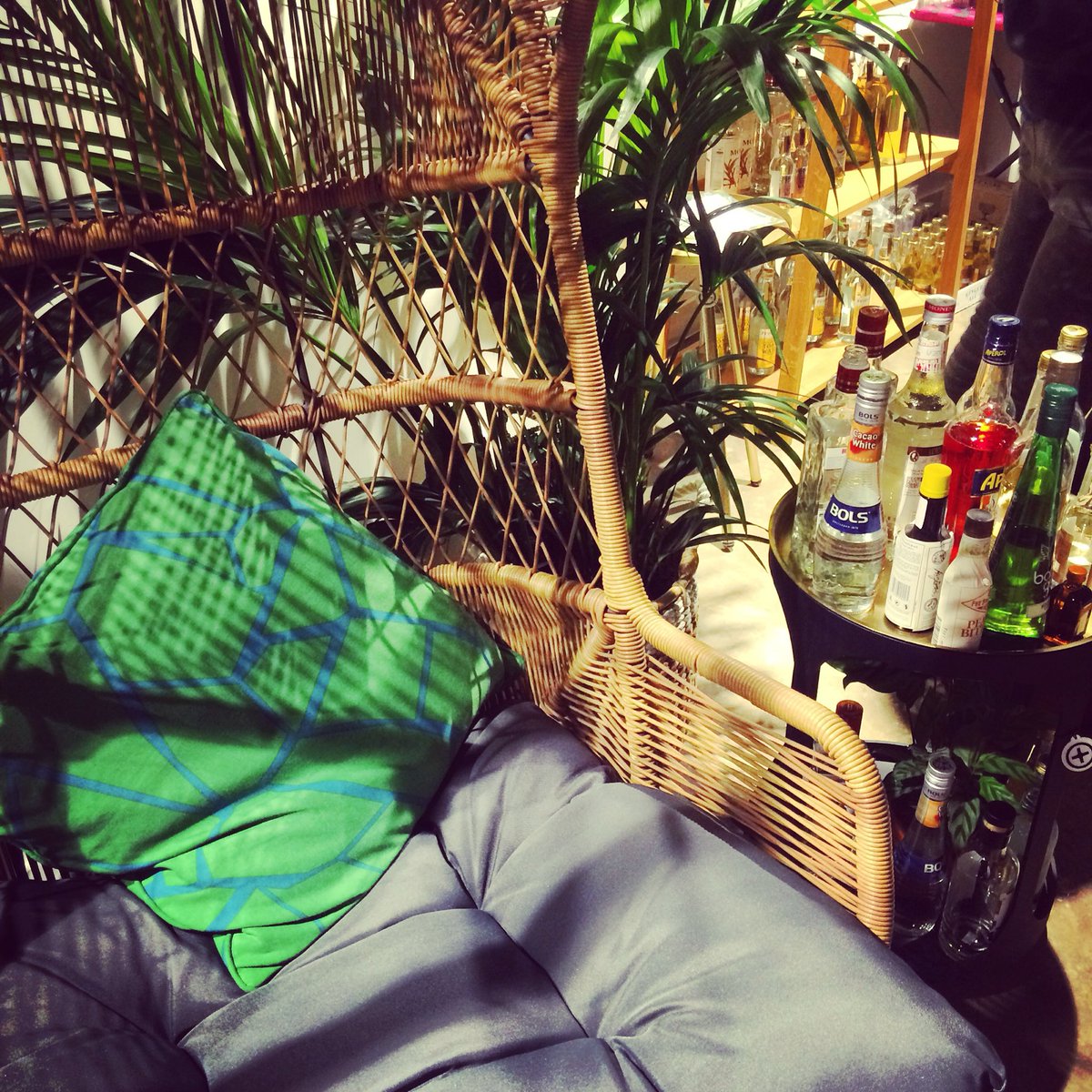 PoppyD's tweet photo. I HAVE A TOP TIP: When it's pouring with rain, have a garden party inside π΄πΈπ΄πΈ #madeoutdoor https://t.co/qzoKrUwSEg