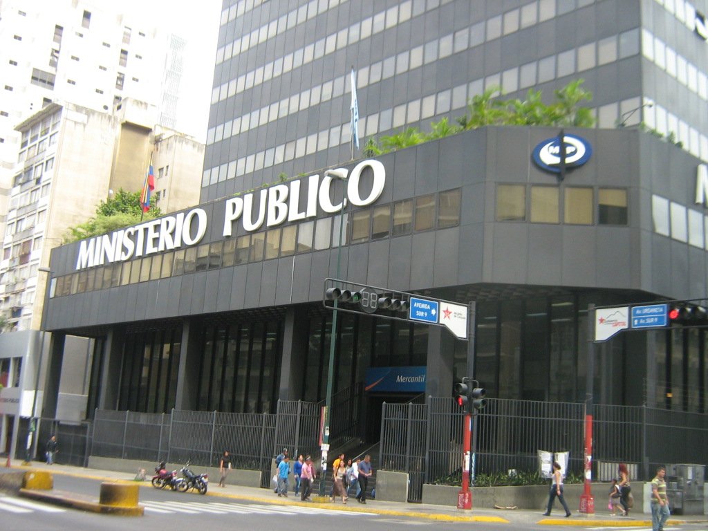 noticierovv's tweet photo. MP priva de libertad a dos personas por presunta adquisición ilícita de divisas en Falcón https://t.co/hU0RoJ2pan https://t.co/Lf1LJlTylQ
