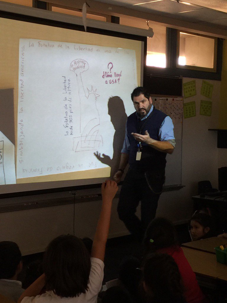 kewolfki's tweet photo. @BES_Cowboys @geraldhudson 4th grade teacher Mr. Arenas teaching 2nd graders how to do a one-pager #Avidgisd https://t.co/7oVrEeyOrs