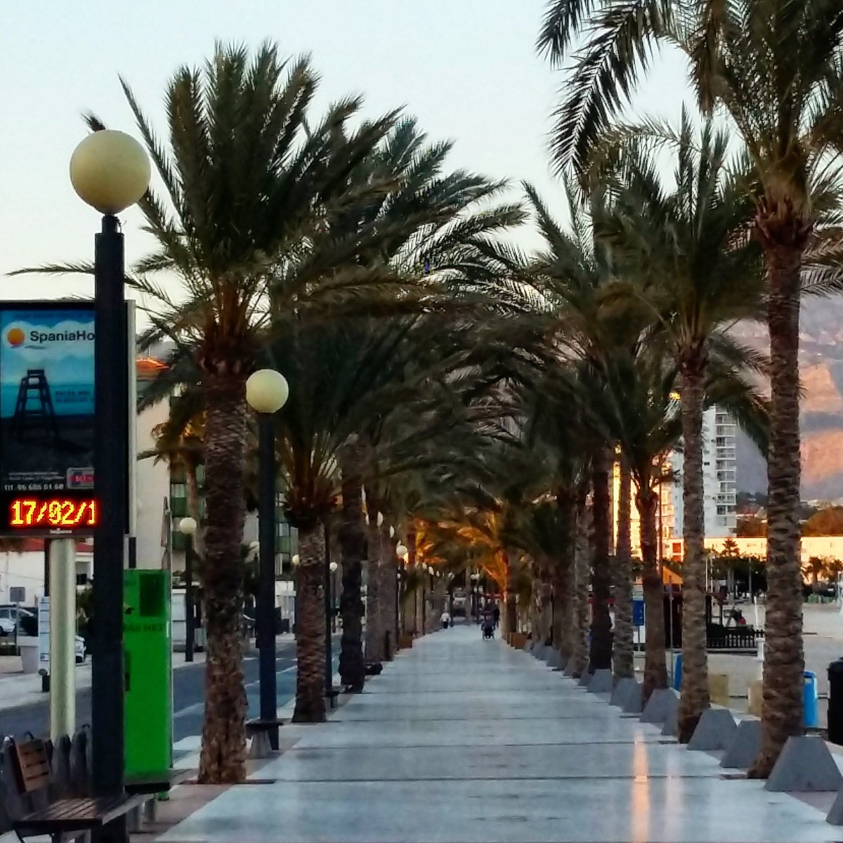 MdzaragozaPP's tweet photo. “Disfrutando de un agradable paseo por este bello rincón de la #CostaBlanca  en @Turismolalfas Buenas noches amig@s https://t.co/4Qwx1rmrc3”