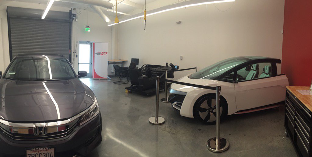GloblAutomkrs's tweet photo. Got a great peek into the future at the @Honda Developers Studio at #HSVL - thanks for the tour, @HondaInAmerica! https://t.co/eC99RwZZag