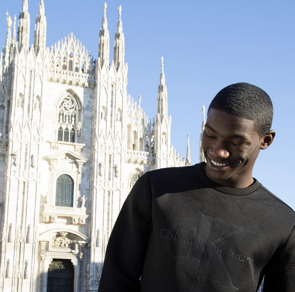 Complex's tweet photo. Eight throwback styles you'll see in 2016: https://t.co/fBtNtrltaU https://t.co/57QtAUZmv0