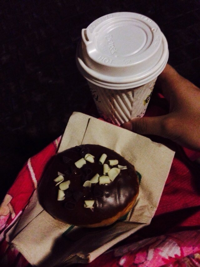 khanzainab621's tweet photo. Cappuccino N Donught wid @romasuxx N Misha β€οΈ #majazwaterfront #friends #lovleyweather #coffee #evening https://t.co/bx4ErEOLIA