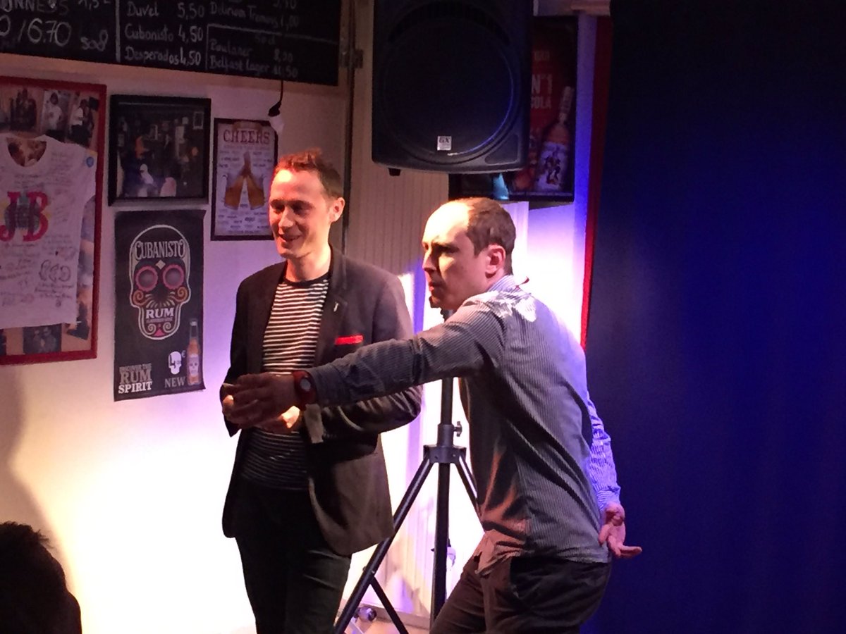 LesHabites's tweet photo. Toto et Juju viennent de donner le coup d'envoi ! C'est au #RedHarp ! #54321Impro https://t.co/KcWAc92tAY