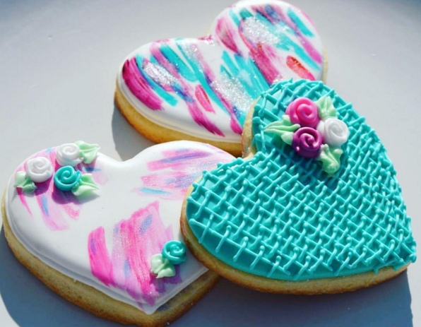 CCK3D's tweet photo. Check out these hearts 📷 Dulcia Bakery! 😍 #CCK https://t.co/LKIDN3KqVj https://t.co/XdcyAINB2k