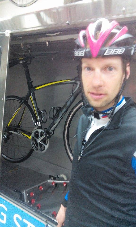 KultSolkan's tweet photo. .@matejmugerli se je ustavil na kavi, njegov #fuji pa na pranju #kultsolkan #washingstation @FujiBikes #weride https://t.co/ocwiS7mm3B
