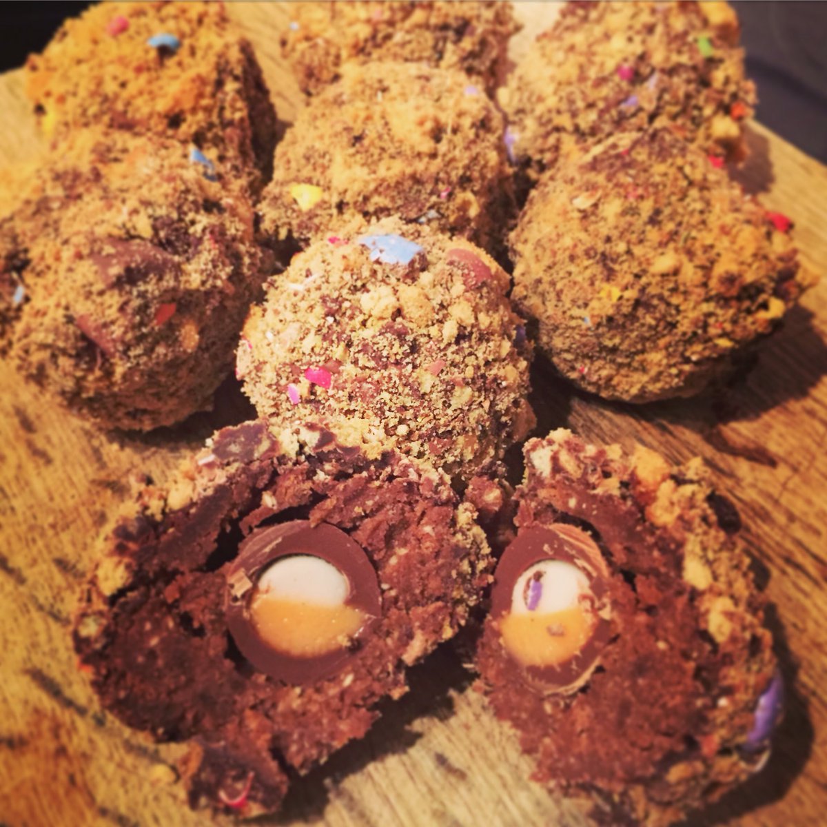 laura_hudson1's tweet photo. Mmmmm...... Look what I made!!! #chocolatescotchegg #cremeegg #HalfTermBaking #domesticgoddess https://t.co/nEZf0iOuVB