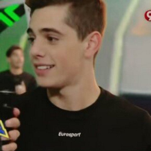 ValenCellista26's tweet photo. -Rt- Te Amo @sergiocelli 
 #CelliTeQueremosEnLa7G https://t.co/YmFadPgJbt