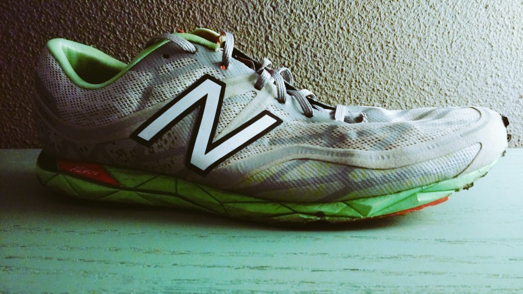 patrickstitzing's tweet photo. Avondje rondje's draaien 13x1000m pauze1min  @NewBalance_NL @ronforrun https://t.co/Vd0M0Ehu3p