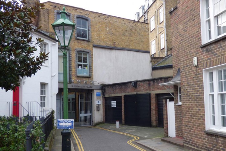 AscotStone's tweet image. Chelsea single garage double auction guide selling at £360K, that's a mere £2,465 per sq ft tinyurl.com/j8ez2uq