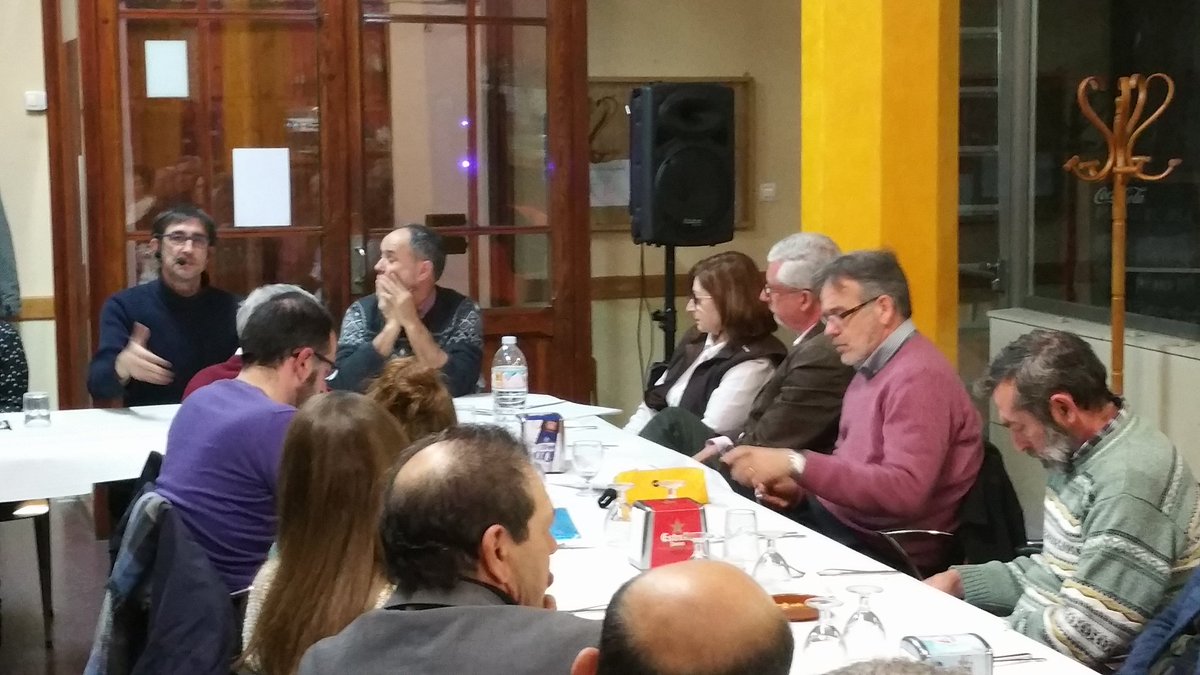 natxo_garcia's tweet photo. Amb @ElviraAlaquas, hui sopar i xarrada al voltant de la pau #AlaquasDebat https://t.co/7OpTRLNc57