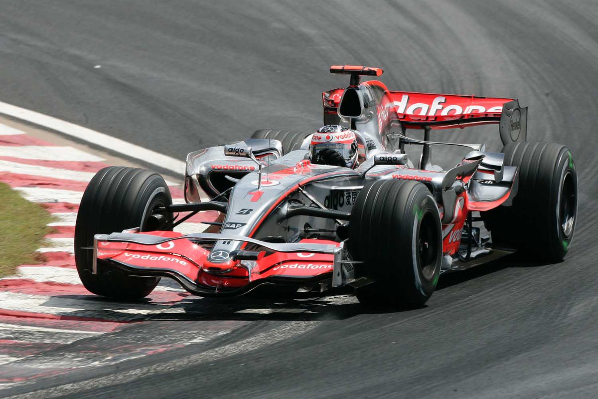 DiegoSG_17's tweet photo. Precioso *-* #F12007 #MP422 https://t.co/D8abBJ9ijI