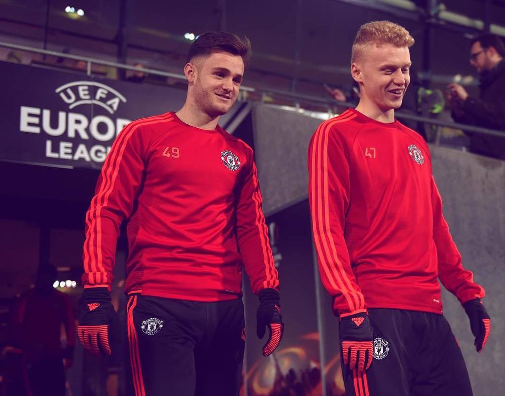 Joe Riley &amp; James Weir yg diberi kesempatan untuk masuk skuad utama di Europa League