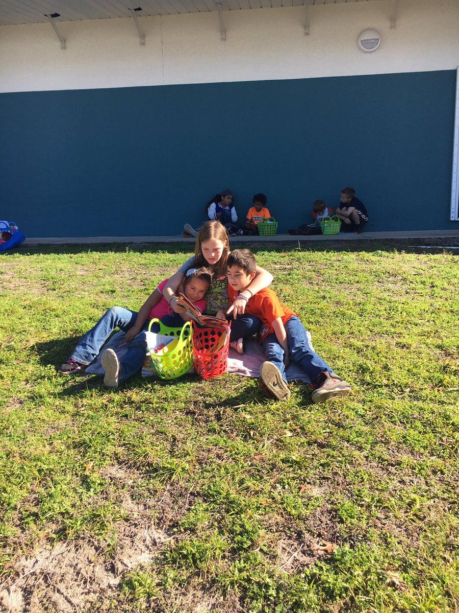 karkou950's tweet photo. Reading buddies from Ms Wiggins' and Mrs Dunn's classes enjoyed the awesome weather today! https://t.co/P0dd1FwHNz