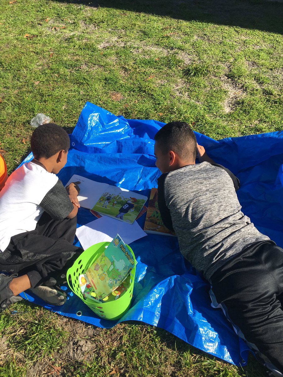 karkou950's tweet photo. Reading buddies from Ms Wiggins' and Mrs Dunn's classes enjoyed the awesome weather today! https://t.co/P0dd1FwHNz