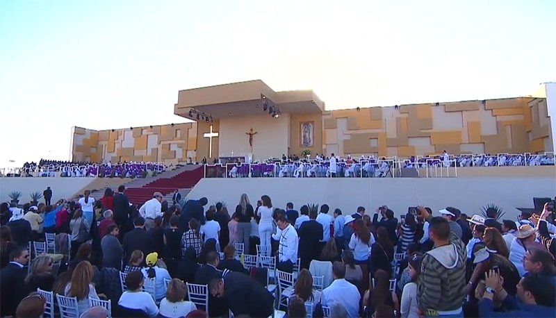 "Siempre habrá tiempo de cambiar; no más muerte y explotación": papa Francisco - Cbc_uRXUkAAUbSz