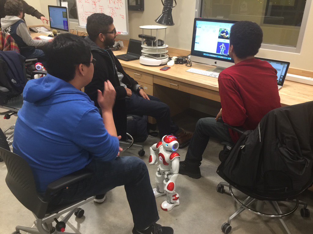 heirlab's tweet photo. Students programming human-robot interactions in the #HEIRLab @MUEngineering @outofthebox1 https://t.co/Hym55PPI4C