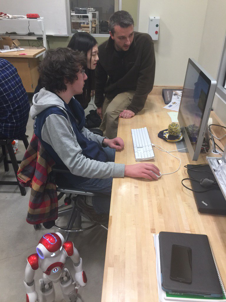 heirlab's tweet photo. Students programming human-robot interactions in the #HEIRLab @MUEngineering @outofthebox1 https://t.co/Hym55PPI4C