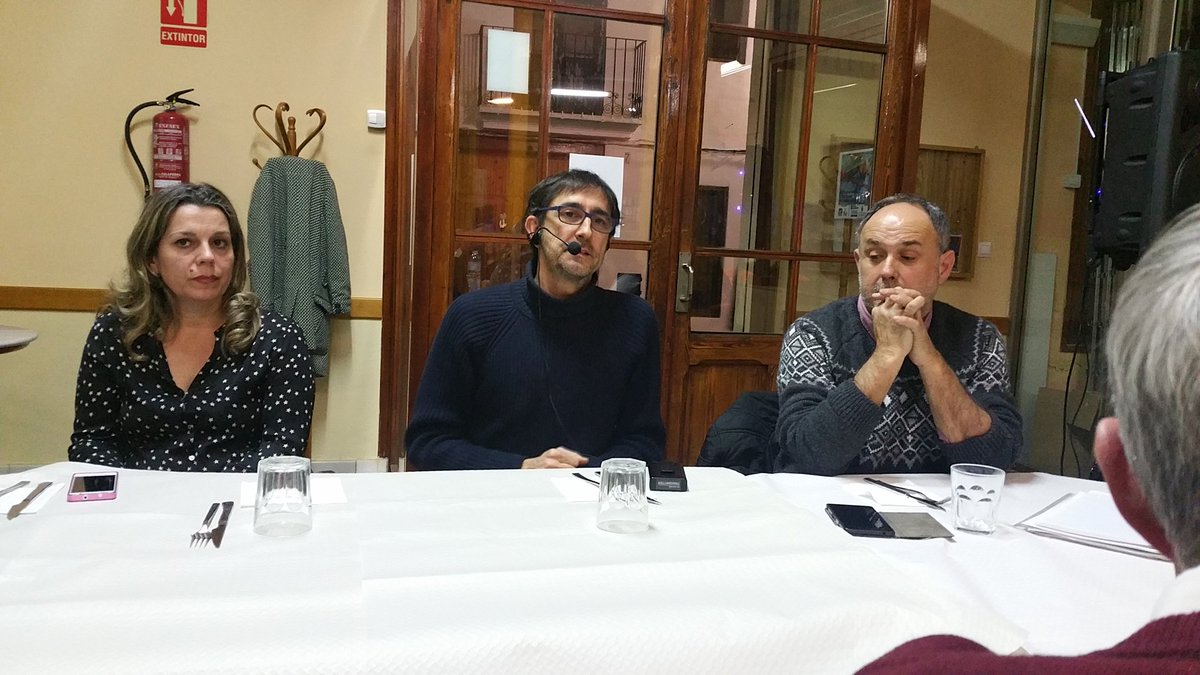 AlaquasDebat's tweet photo. Carles Pérez comienza su ponencia sobre Pau i Guerra. #AlaquàsDebat https://t.co/N1IGygQjWZ