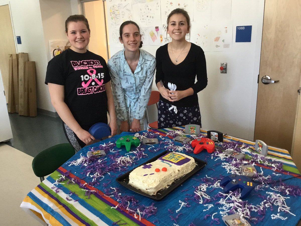 CLASSOF2019_PHS's tweet photo. Great job cake decorators!! Class of 2019 brought it in volleyball this afternoon too! 2 more days! #stillinthis https://t.co/0q2noOeBfN