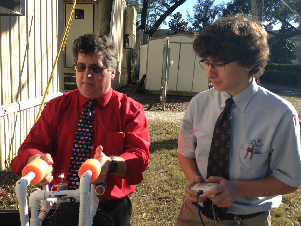 hodges_Bolles's tweet photo. First test of MS underwater robotics. @BollesSchool #bollesrobotics https://t.co/hlpu2Ev4rI