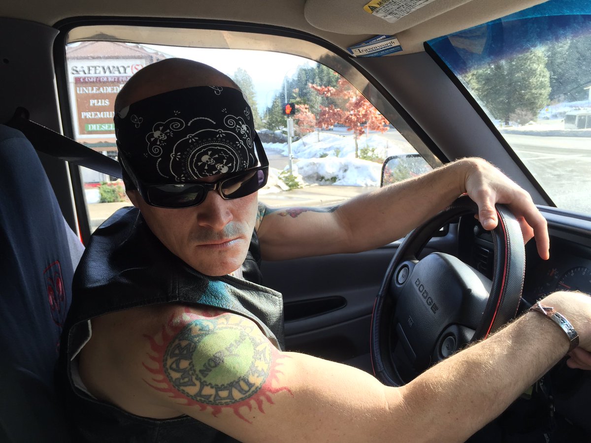 mommavapes's tweet photo. All leathered up on a beautiful day! An yeah I was try'n to look tough.. Lol https://t.co/ZnLIacAk8v