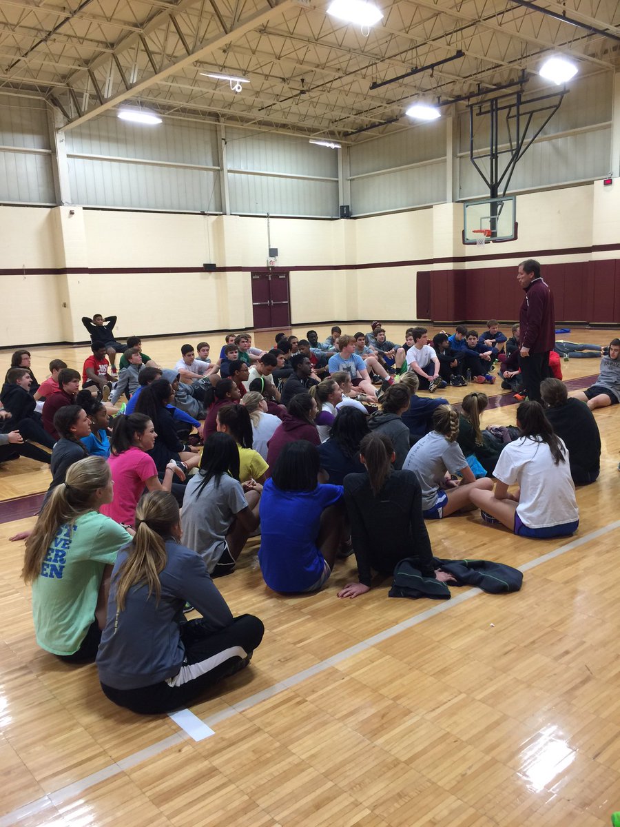 JohnMelBud's tweet photo. Season formally begins @brebeufcctrack @ktknerr https://t.co/rvcrMVIHyr