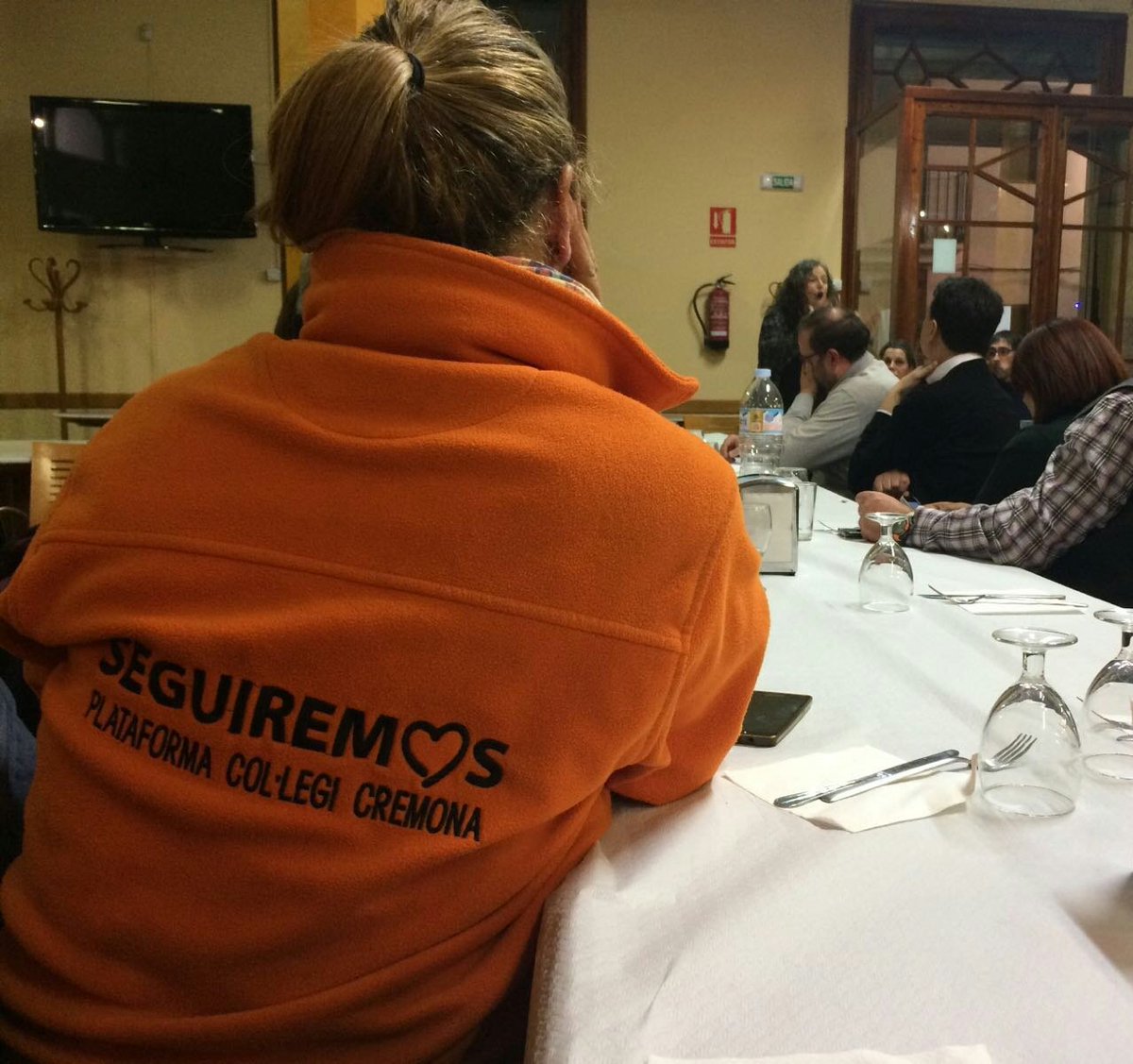 asambleacremona's tweet photo. En @AlaquasDebat
"Los negocios d la guerra son todos"
No nos quedaremos mirando pq cualquier guerra rpercute a todxs https://t.co/SrMRhKhGLB
