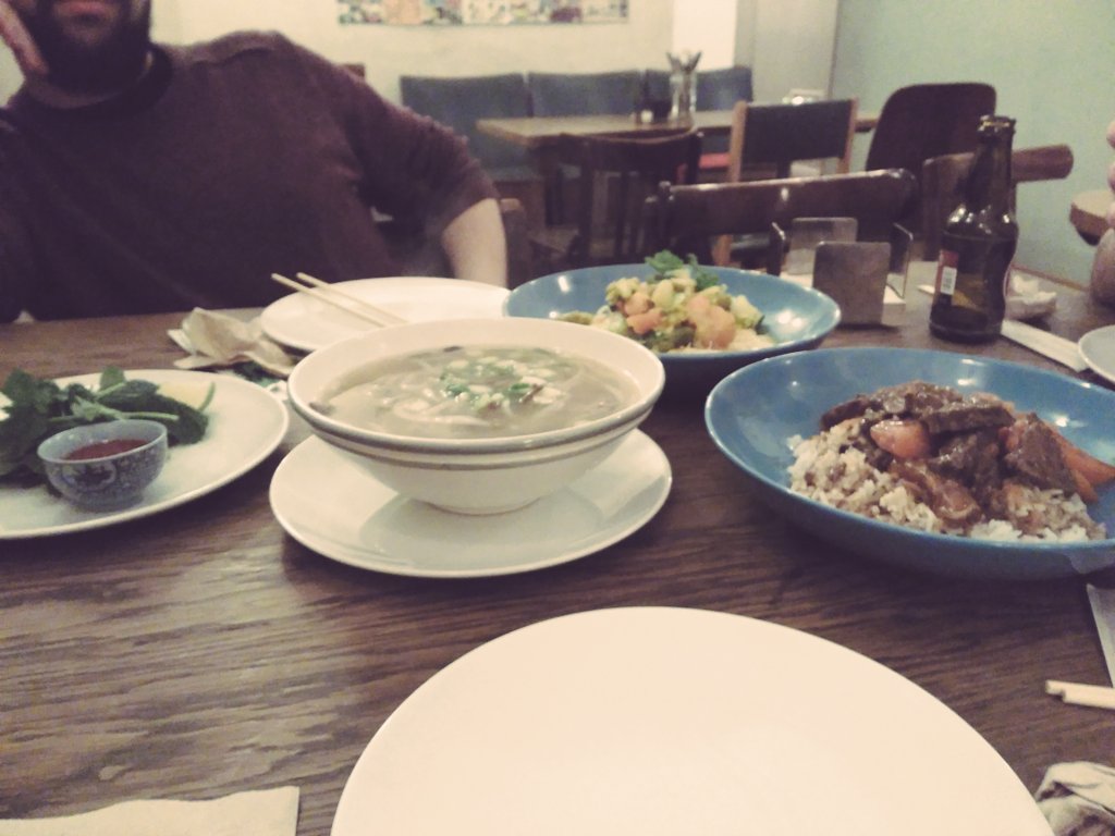 madridfree's tweet photo. Probando los platos del @RutabagaCantine en Malasaña https://t.co/LB8Zm1McIn