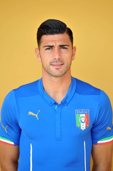 Graziano Pelle looks like the kinda guy who's a Greek waiter and bangs lasses from Wigan when they're in Zante.