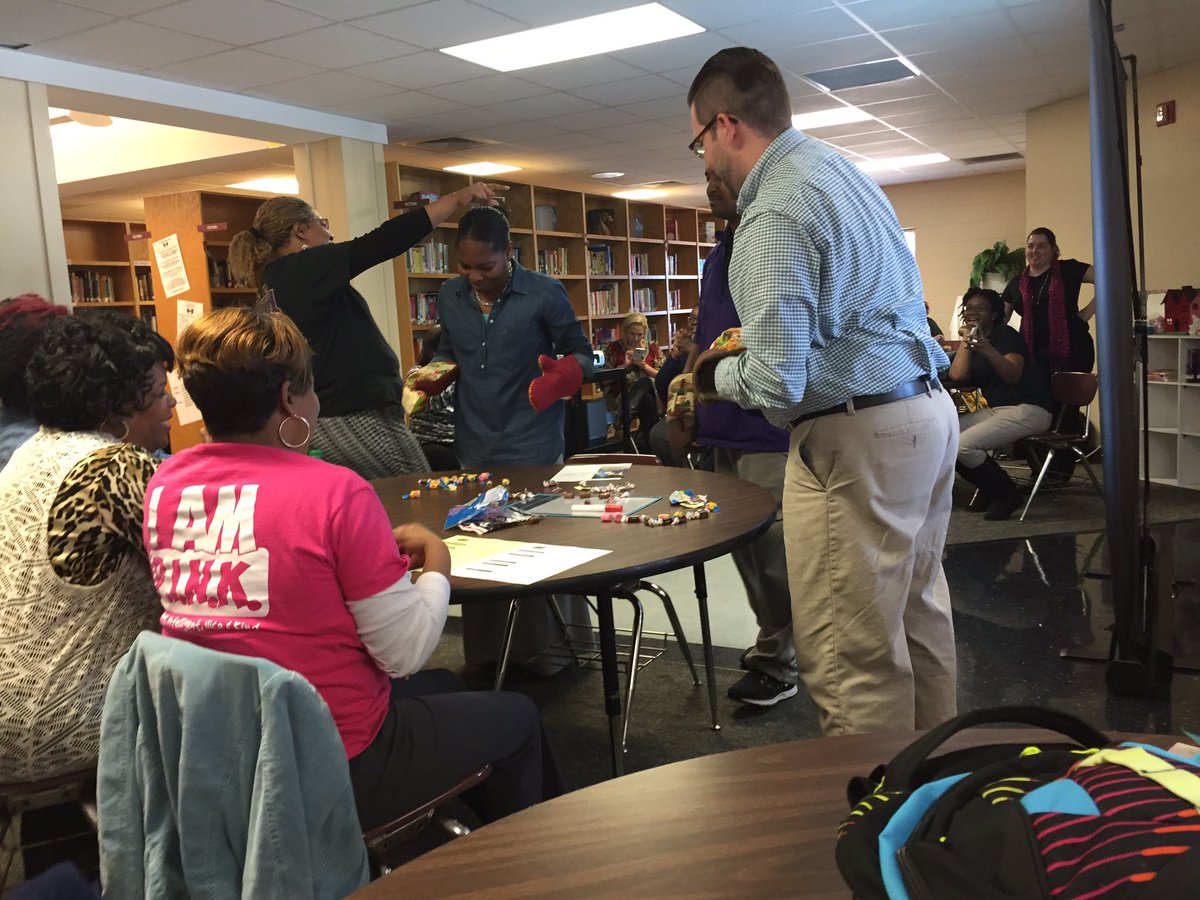 MarzanoResource's tweet photo. Love it! RT @nrburgermiddle: Math Team Presentation #HighlyEngagedClassroom #Marzano #BMSForwardTogether @HPSD https://t.co/WZs2UUZmUr