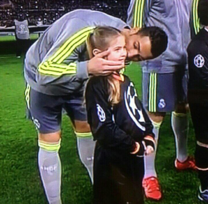 BlancoTemplo's tweet photo. Ejemplo como deportista y como persona. #Respect #HalaMadrid https://t.co/DkfU5eErtY