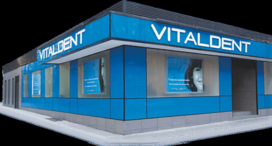 A3Noticias's tweet photo. La cúpula de Vitaldent cobraba 17,2 millones anuales en 'B' de sus propias clínicas https://t.co/z6En9j9plE https://t.co/DCKBPCkdMr