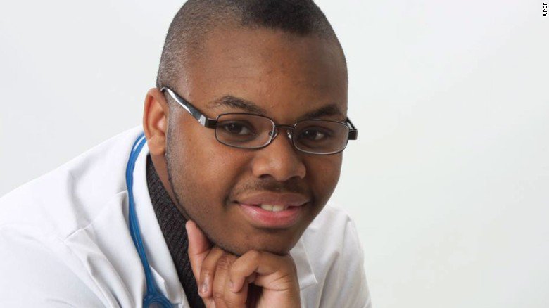 CNN's tweet photo. 18-year-old arrested for pretending to be a doctor, police say https://t.co/ZICslxsljS https://t.co/aJdFiWgliQ