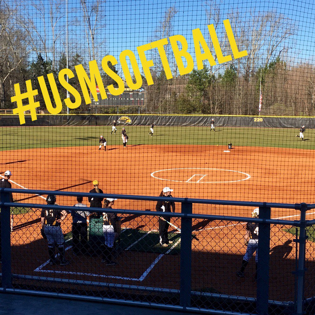 RhondaW348's tweet photo. First home game today!!!!  Let's go Southern Miss. #usmfca #softballrocks https://t.co/ZALlc6Lsu3