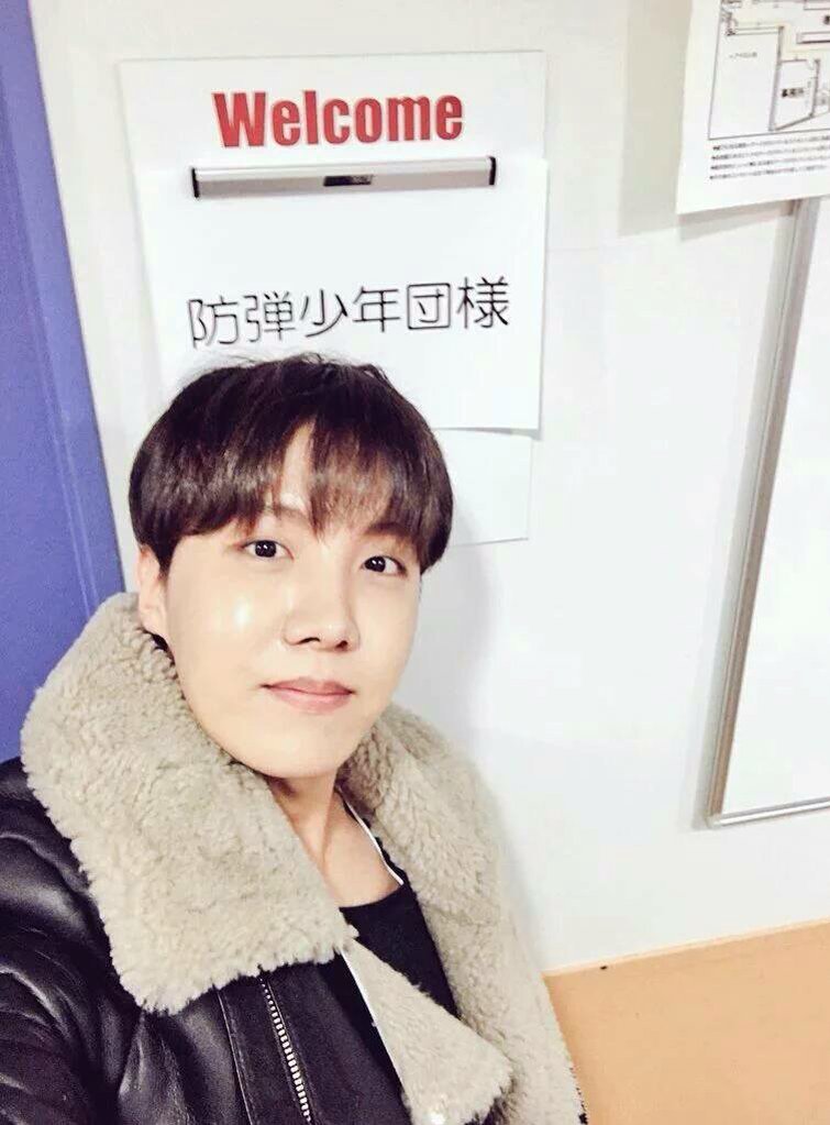 louiegurlbb's tweet photo. #HappyJHOPEday #HappyHoseokDay Saranghae hyung JHope!!! https://t.co/bNAidcWzsl