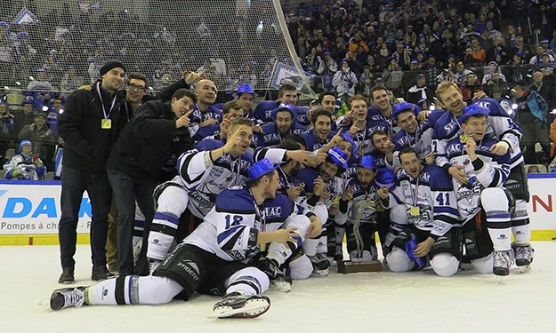LigueMagnus's tweet photo. La photo du trophée ! #CdLHockey https://t.co/q9JFBRaGkw
